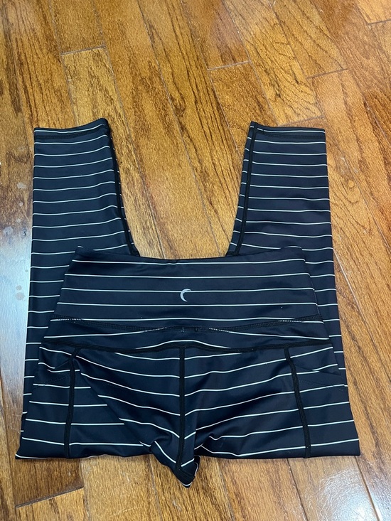 Zyia Active Pants - ZYIA 21” size 4 tights leggings black and white striped with pockets